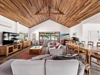 Wisteria Vines Estate - Rustic Elegance by the Coast - 5