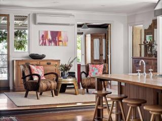 Wisteria Vines Estate - Rustic Elegance by the Coast - 2