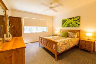 The Willows - A Lush Beachside Retreat for Families - 7