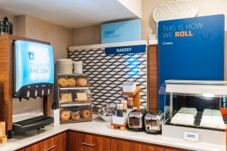 Holiday Inn Express Maspeth by IHG - 2