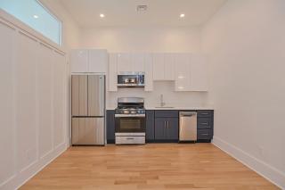 Cozy Suite, Sleeps 4, walk to Theater & Dining - 0