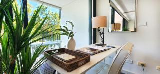 Sunlit & Peaceful Contemporary Apartment with Pool - 7