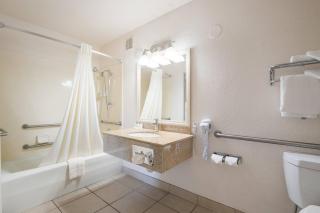 Quality Inn & Suites Lake Havasu City - 1