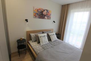 Warmzy Home - Modern Flat with Free Parking - 4