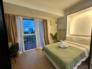 Awesome Sunset View in Venice Mall Suite with PS5 30th edition, Walk to Everything, 5 mins away to BGC, DisneyPlus, Prime Video, HBO Max - 0