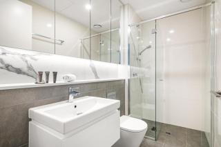 Modern City Views Escape with Gym Access - 4