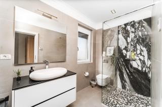 Relax in Style at Maurizia accommodation by Open House - 4