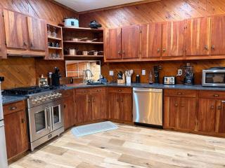 Secluded, Luxuriously Remodeled, Gaming, Hot Tub! - 7