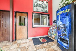 Super 8 by Wyndham Colorado Springs Peterson Space Force - 5