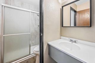 Super 8 by Wyndham Colorado Springs Peterson Space Force - 1