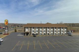 Super 8 by Wyndham Miles City - 9
