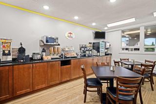 Super 8 by Wyndham Thunder Bay - 4