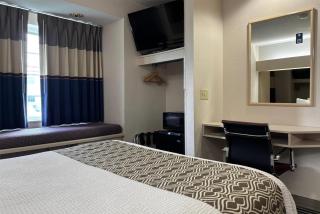Microtel Inn by Wyndham Champaign - Champaign - 8