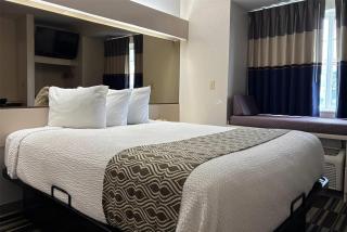 Microtel Inn by Wyndham Champaign - Champaign - 4