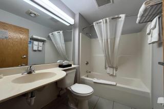 Microtel Inn by Wyndham Champaign - Champaign - 1