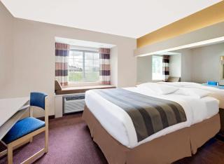 Microtel Inn & Suites by Wyndham Joplin - 9