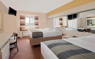 Microtel Inn & Suites by Wyndham Joplin - 2