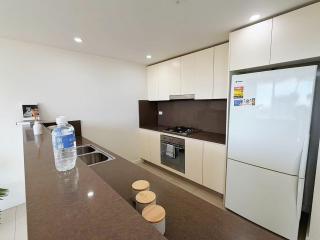 Stunning 2BR with River & City Views in Parramatta - 8