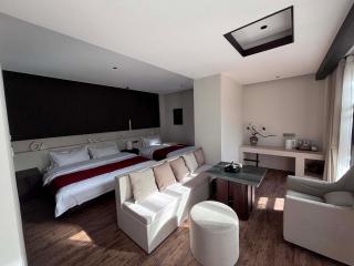 Mid Hill White Lodge - 7