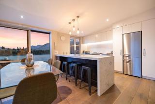 Penthouse 8 | Walk to Lake & Town - 1