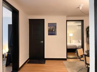 블랙앤우드 하우스, 합정역 도보 5분, 홍대 1정거장, 망원한강공원 Modern Cozy Seoul Loft, Hapjeong station 5 mins walk, Hongdae just 1 stop - Seul - 2