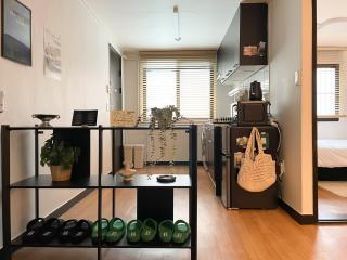 블랙앤우드 하우스, 서울 합정, 홍대 1정거장, 한강 도보 Modern Cozy Seoul Loft, Hongdae, Near Han-river - 1