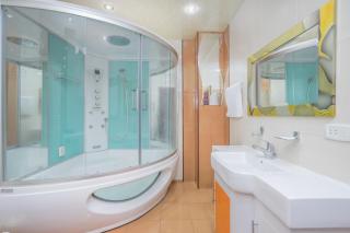 Comfort 2-Bedroom Stay in Central Yerevan - 7