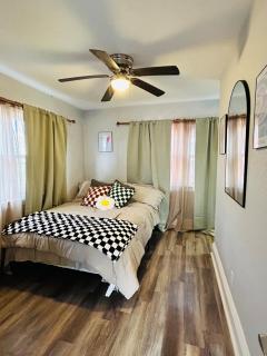 Retro downtown apartment - 8