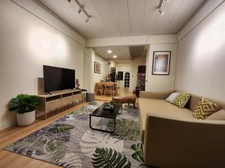 Cozy Bangkok Townhouse for 7 Guests, 5-Minute Walk from BTS - 6
