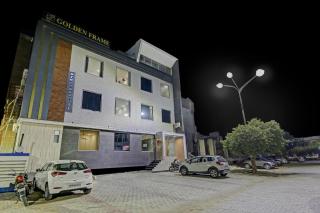 Townhouse Golden Frame - 9