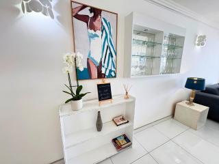 24 Bronze Beach - Stunning seaviews & beach access - 2BR Umhlanga - 2