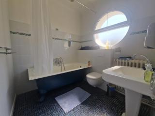 Chambre 2 Bleue - WIFI - Proche gare - 9