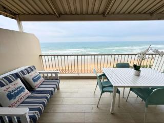 24 Bronze Beach - Stunning seaviews & beach access - 2BR Umhlanga - 0