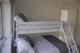 Swansea 3 Bedroom Home with Parking & Garden - 9