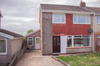 Swansea 3 Bedroom Home with Parking & Garden - 8