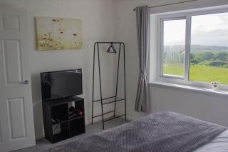 Swansea 3 Bedroom Home with Parking & Garden - 7