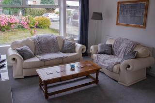 Swansea 3 Bedroom Home with Parking & Garden - 2