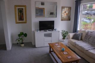 Swansea 3 Bedroom Home with Parking & Garden - 1