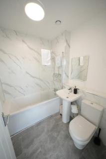 Ealing Broadway Great Stay 7-Minute Walk from the Underground - 2
