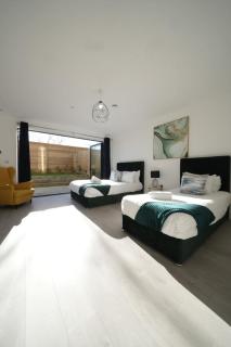 Ealing Broadway Great Stay 7-Minute Walk from the Underground - 1