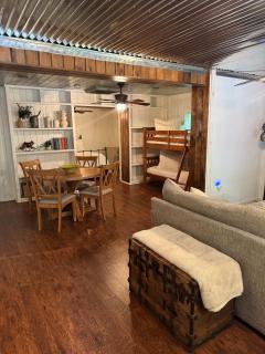 Cozy well equipped cabin in scenic Wears Valley - 9