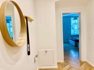 Modern Renovated Easy Access - 7