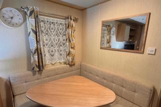 2 Bed Caravan on Lyons Winkups Sleeps 6 - 1