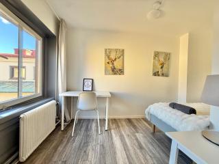 Workers Stay 7 Bedrooms 16 Beds 265 sqm Apartment Near Worksites Gothenburg - 1