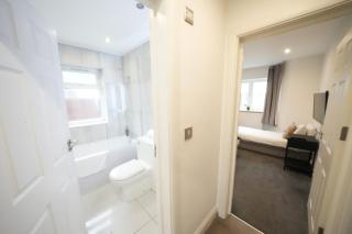 Hatton apartments HEATHROW AIRPORT- FREE parking-Free underground to and from Heathrow Airport Hatton Cross SEE picture-SEE LONDON fast Hatton cross to central London 30min - London - 6