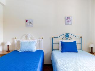 Carcavelos Villa with Pool - 8