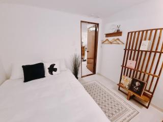 DMC St, Hongik University Station, Cozy 2rooms, Luxury Mattress, 3 minutes by Airport Railroad - 6