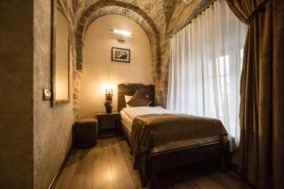 Old Passage Hotel - 9