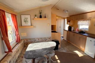 3 Bed Caravan - Side gated decking WiFi Pets - 4