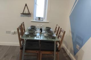 Apartment - Sleeps 4 - Parking - Station Close - 6